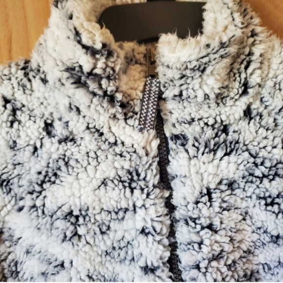 Cozy Sherpa Pullover - Picture 2 of 4